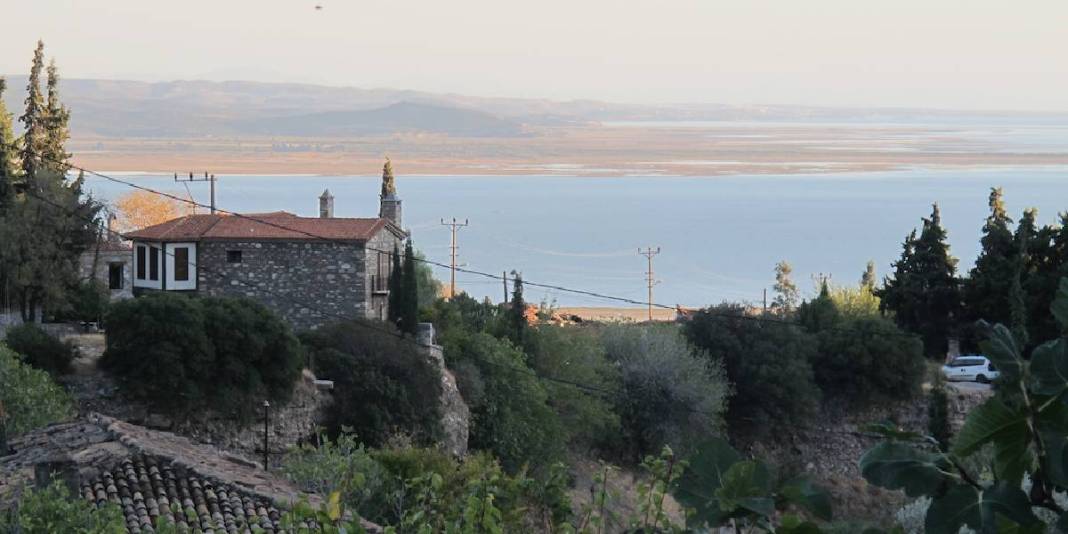 Burada zaman çok yavaş akıyor! Taş konakları, Rum mimarisi büyülüyor: Denize çıkan sokakları başka bir dünyaya götürüyor 7